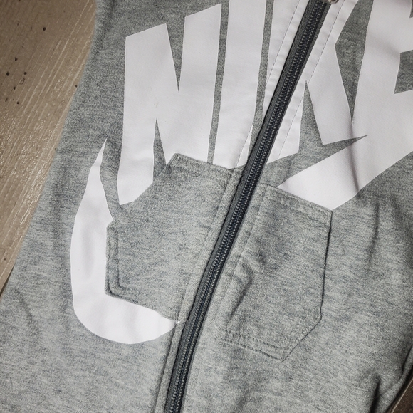 Nike Baby Boy Size 6/9M Gray and White Zip Up Hooded Coverall Sweatsuit Romper - Picture 8 of 16